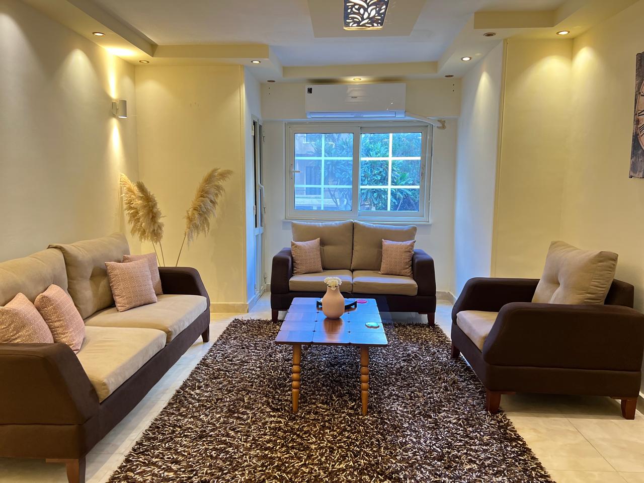 Natural Hub Salon Interior